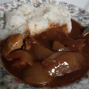 茄子を入れてポークカレー